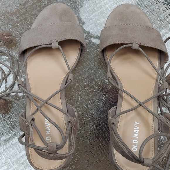 Old Navy, beige sandals, size 9 - Picture 3 of 4